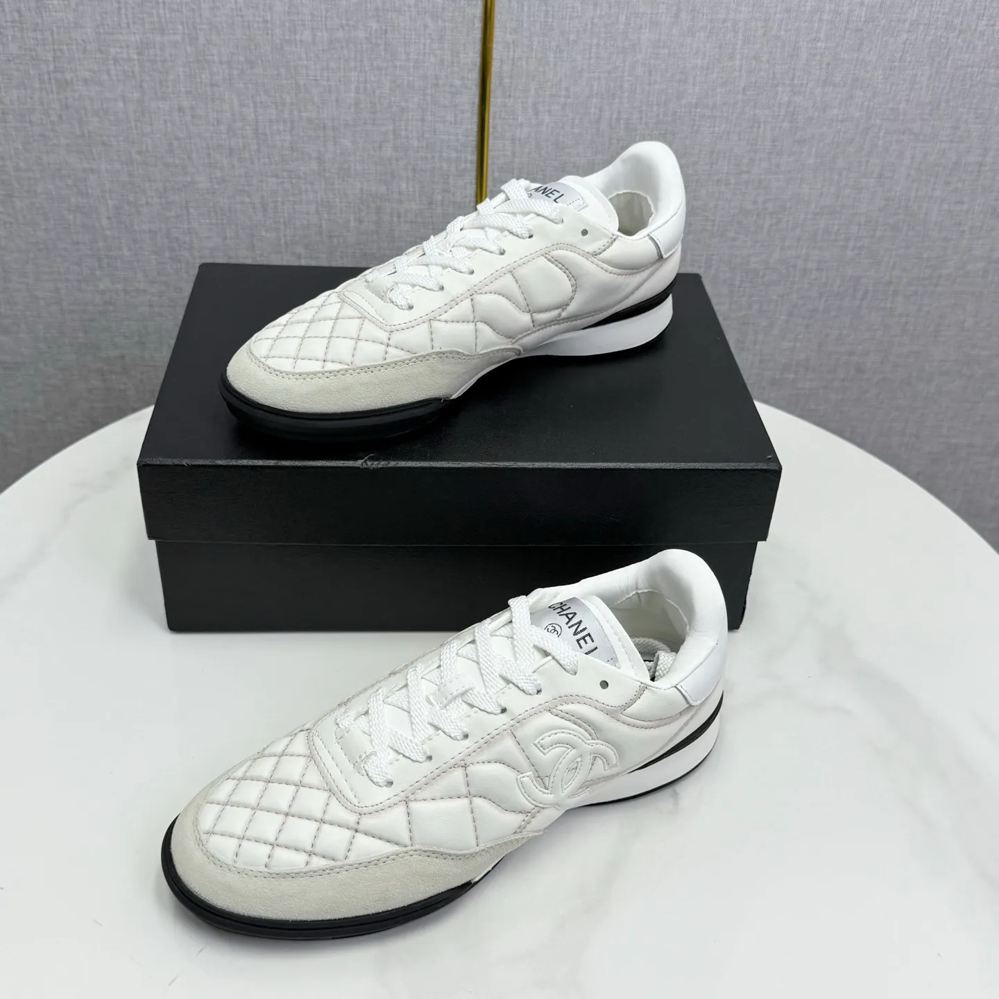👟👟Ex-factory price 600👟👟Chanel Panda Shoes! 2025 counter's top casual sports shoes. This classic design; the upper is electro-embroidered with a variety of techniques; the outsole is fashionable and sporty; the unusual inclusion of a variety of color matching elements... The diversified mix and match is very good-looking and versatile, and can be used for leisure, fashion, sports, and outdoor... ꫛꫀꪝ Go➫ Materials: ❶Upper made of: original imported first-layer silk cowhide + original waterproof cloth + original first-layer cowhide ❷Inner lining: Original Yangli+wang ❸ Outsole based on: Original TPU combination outsole Counter boutique packaging complete set for women 35–41